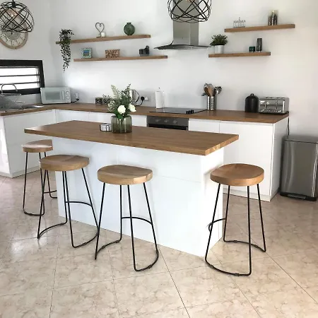 Villa Hermosa Vida, Beautiful 3 Bed 2 Bath With Air Con, Free Wifi & Private Pool Playa Blanca (Lanzarote)